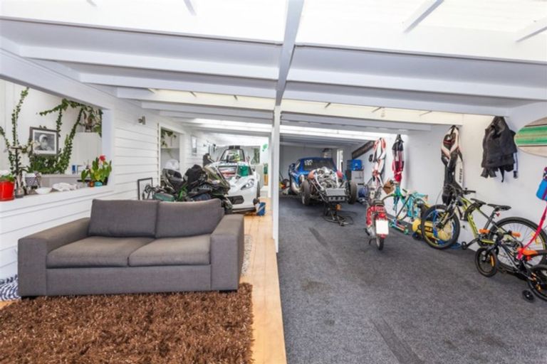 Photo of property in 217 Ocean Road, Whangamata, 3620