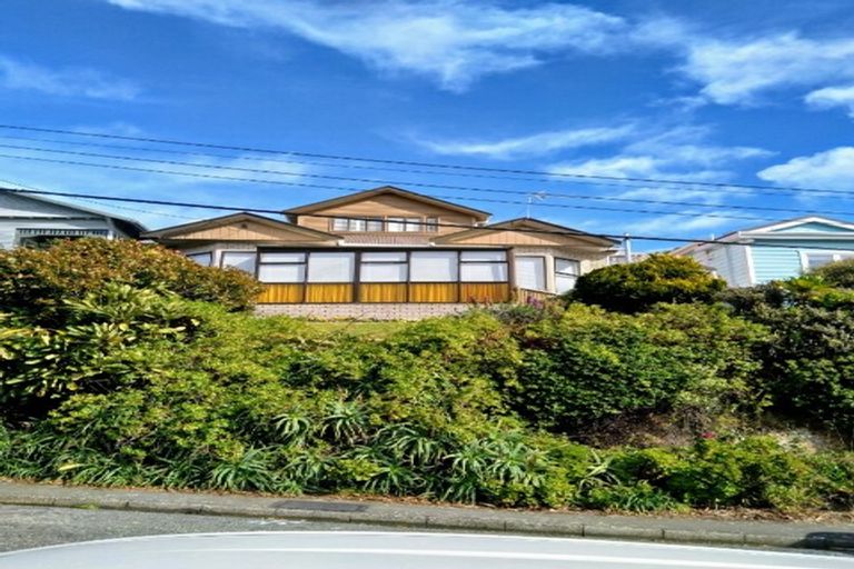 Photo of property in 70 Eden Street, Island Bay, Wellington, 6023