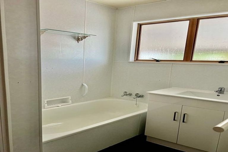 Photo of property in 2/30 Whitley Avenue, Ebdentown, Upper Hutt, 5018