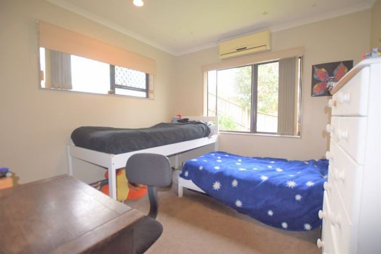 Photo of property in 24 View Ridge Drive, Ranui, Auckland, 0612