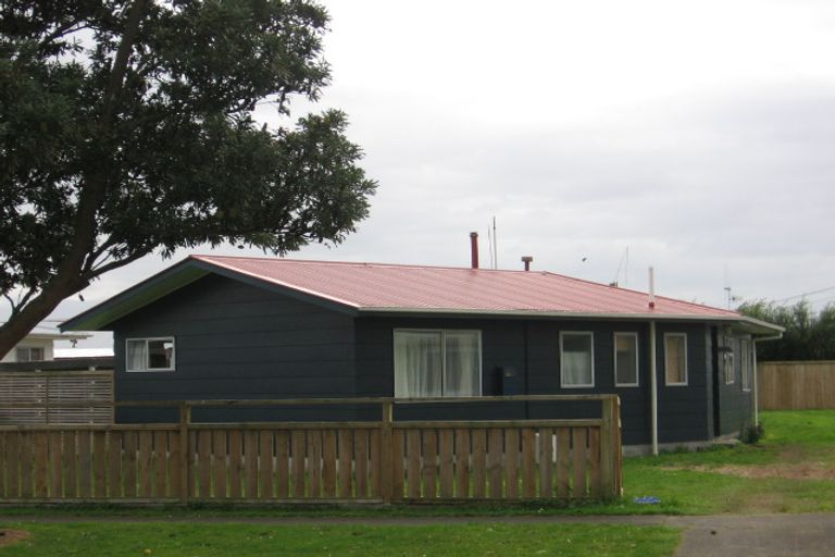 Photo of property in 26 Grenville Street, Levin, 5510