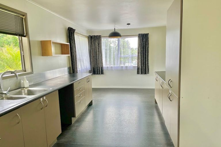 Photo of property in 32 Roick Parade, Glen Eden, Auckland, 0602