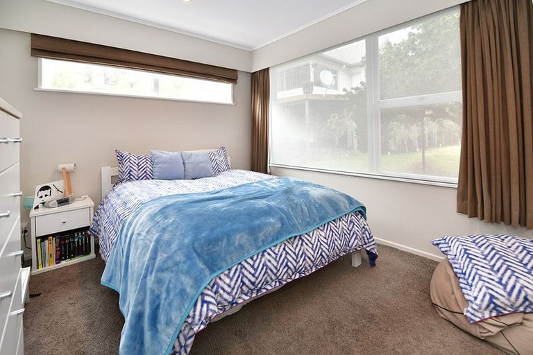 Photo of property in 12 Tawhana Crescent, Red Beach, 0932