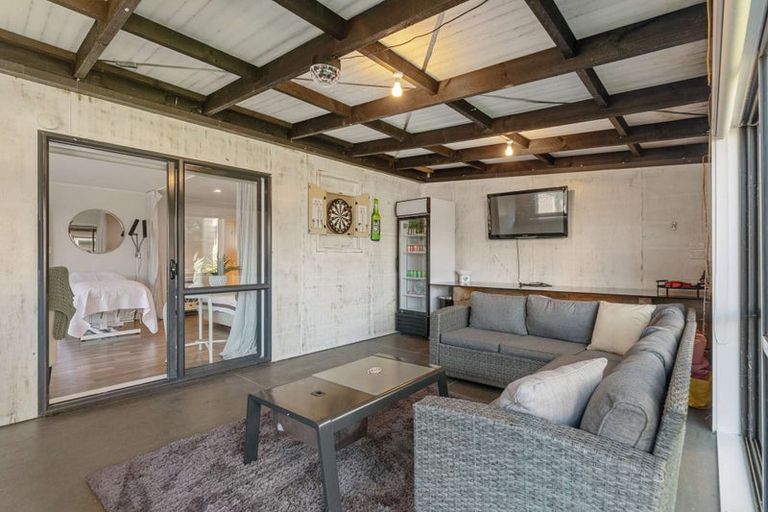 Photo of property in 6 Koromiko Place, Waiuku, 2123