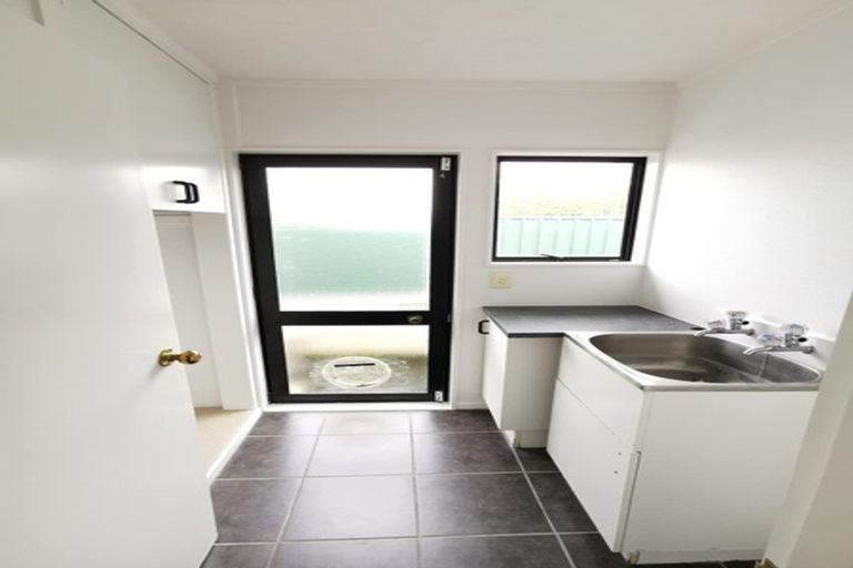 Photo of property in 87 Hillcrest Drive, Kelvin Grove, Palmerston North, 4414