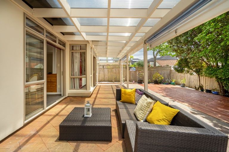 Photo of property in 11 English Oak Drive, Schnapper Rock, Auckland, 0632