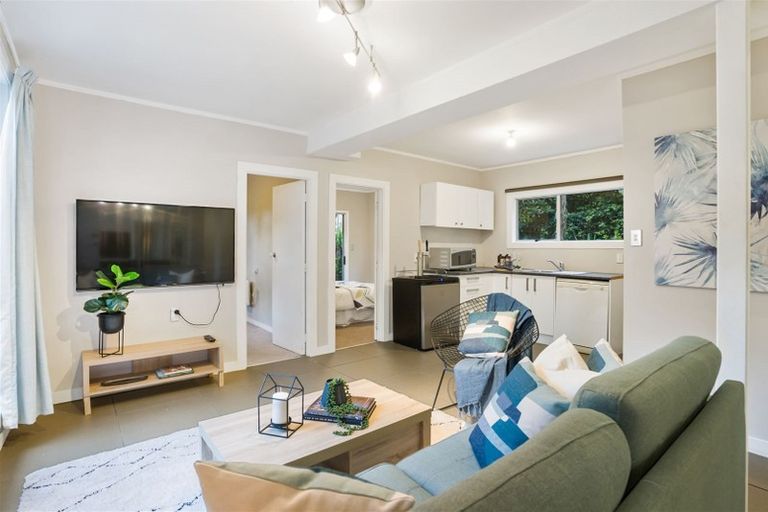 Photo of property in 21 Holt Avenue, Torbay, Auckland, 0630