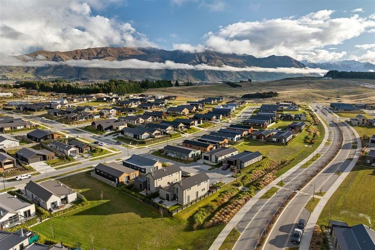 Photo of property in 6 Learning Rock Lane, Wanaka, 9305