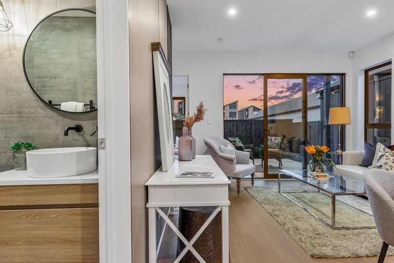 Photo of property in 21 Paretao Street, Massey, 0614