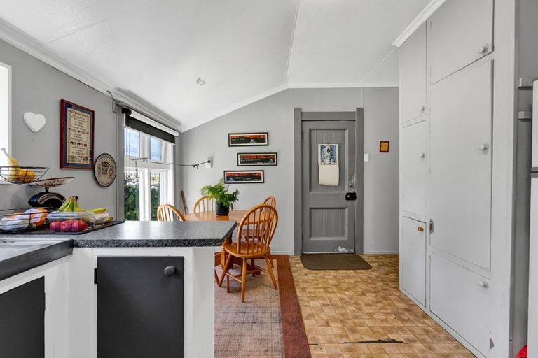 Photo of property in 43 Victoria Street, Hawera, 4610