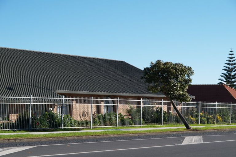 Photo of property in 666 Massey Road, Mangere, Auckland, 2022