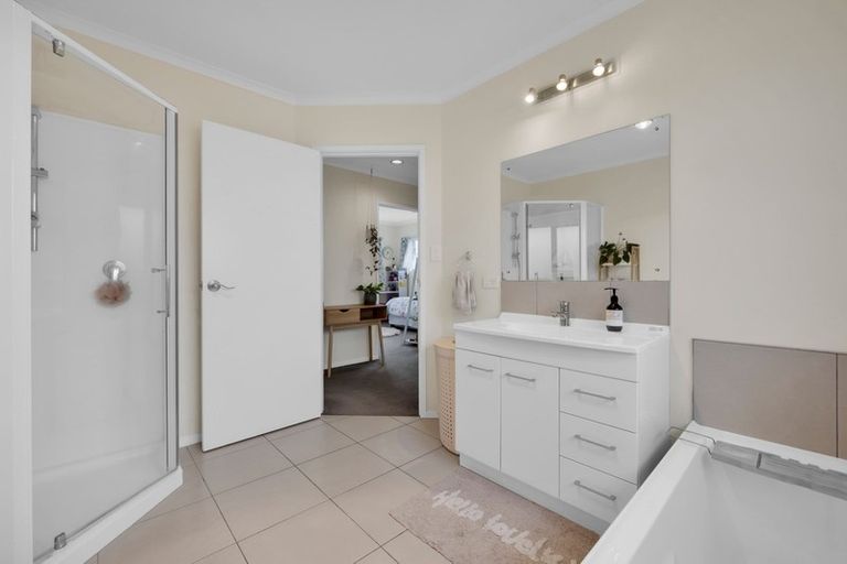 Photo of property in 2a Faber Place, Inglewood, 4330