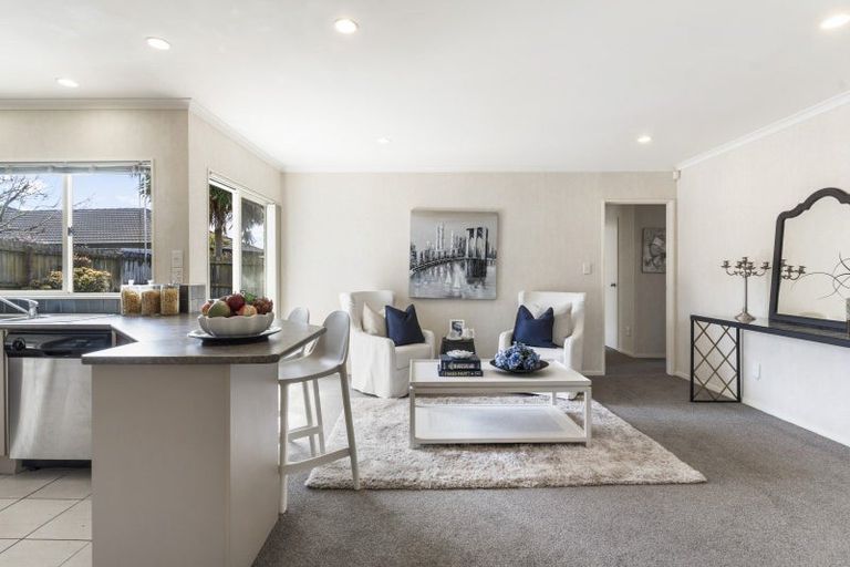 Photo of property in 9 Ballydonegan Rise, East Tamaki, Auckland, 2013