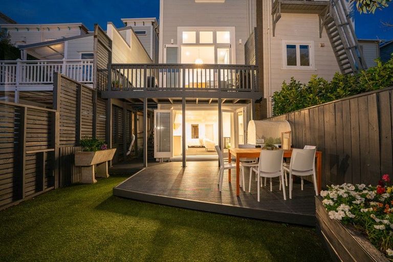 Photo of property in 84 Roxburgh Street, Mount Victoria, Wellington, 6011