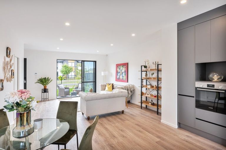 Photo of property in 73 Papatupu Way, Kumeu, 0810