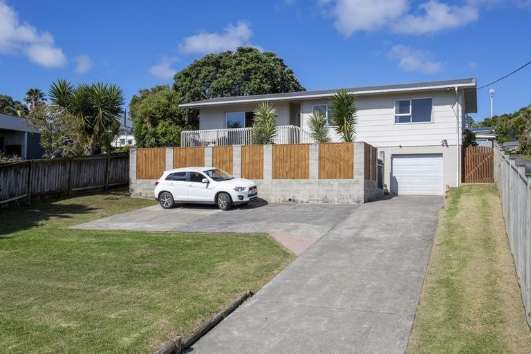 Photo of property in 12 Makiri Street, Helensville, 0800