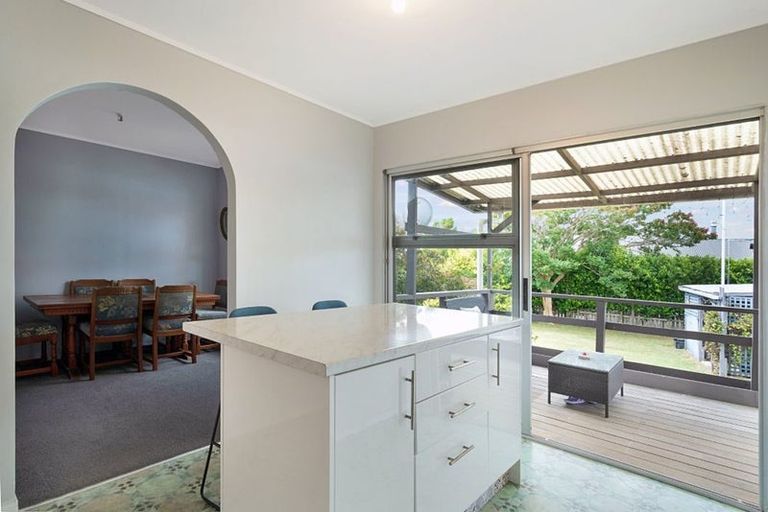Photo of property in 2 Tapu Road, Huapai, Kumeu, 0810