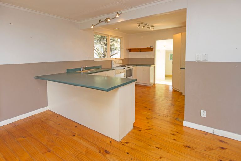 Photo of property in 7 Holiday Road, Stanmore Bay, Whangaparaoa, 0932