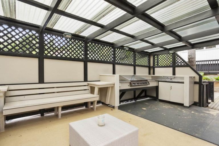 Photo of property in 14 Mahoe Road, Titirangi, Auckland, 0604