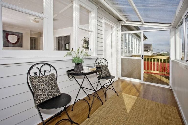 Photo of property in 25 Esmonde Road, Takapuna, Auckland, 0622