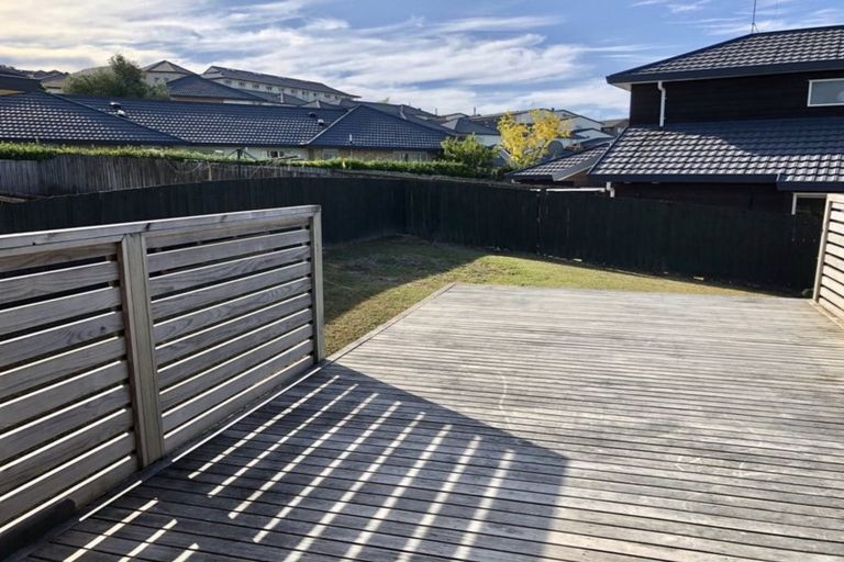 Photo of property in 1 Ryden Place, Glen Eden, Auckland, 0602