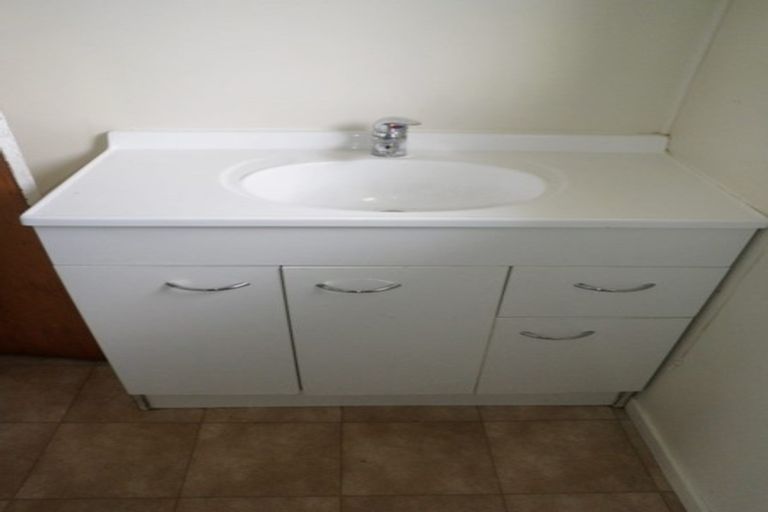 Photo of property in 28 Helena Street, Massey, Auckland, 0614