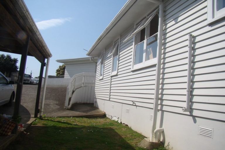Photo of property in 3d Fulton Crescent, Otara, Auckland, 2023