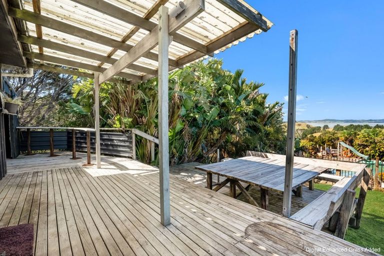 Photo of property in 2856 South Head Road, South Head, Helensville, 0874