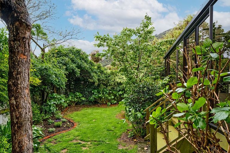 Photo of property in 372 Muritai Road, Eastbourne, Lower Hutt, 5013