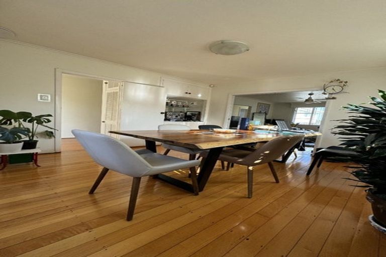 Photo of property in 172 Forrest Hill Road, Forrest Hill, Auckland, 0620