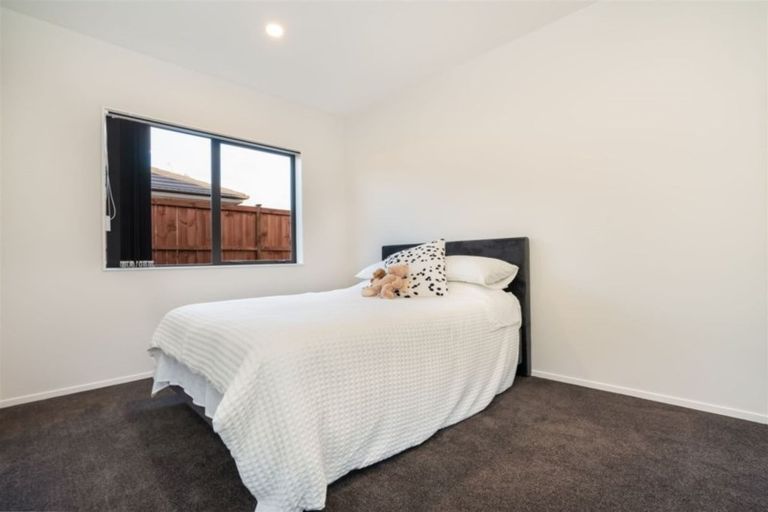 Photo of property in 16 Kauri Drive, Waiuku, 2123