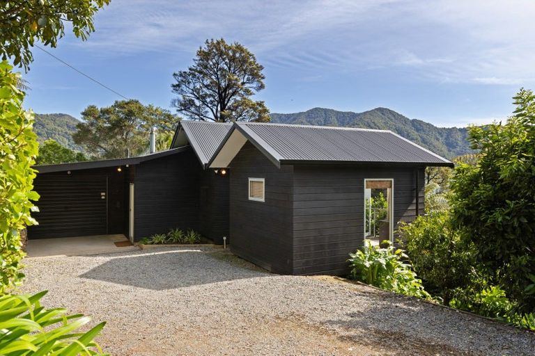 Photo of property in 2045 Queen Charlotte Drive, Ngakuta Bay, Picton, 7281