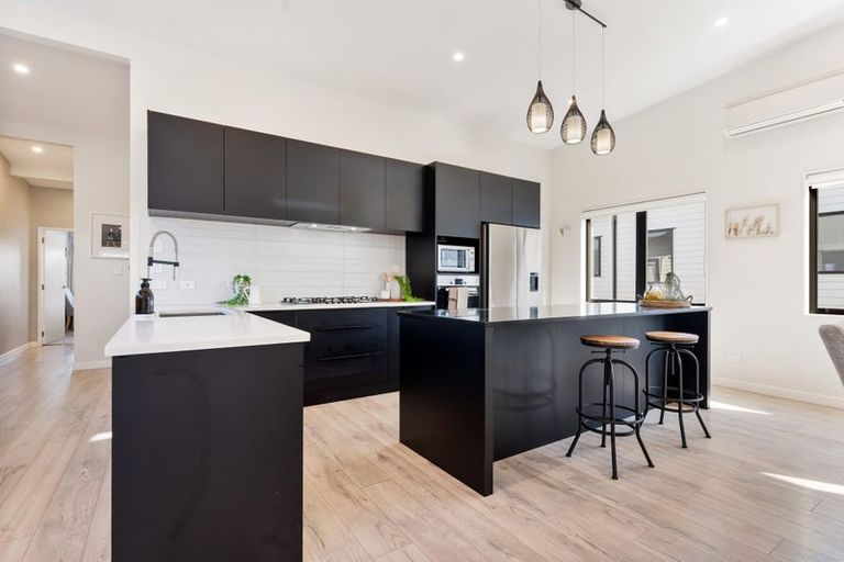 Photo of property in 31 Ascension Crescent, Orewa, 0931