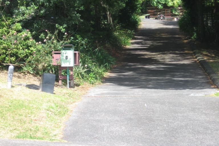 Photo of property in 2/7 Tusac Place, Totara Vale, Auckland, 0627