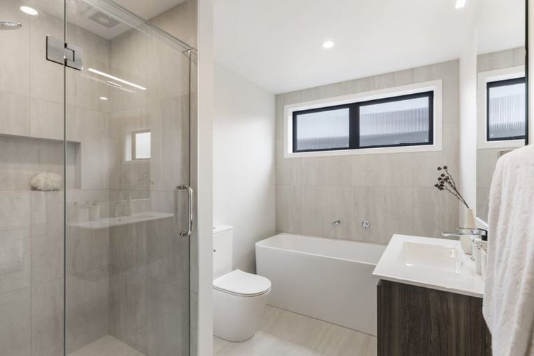 Photo of property in 33 Kikorangi Drive, Wainui, 0992
