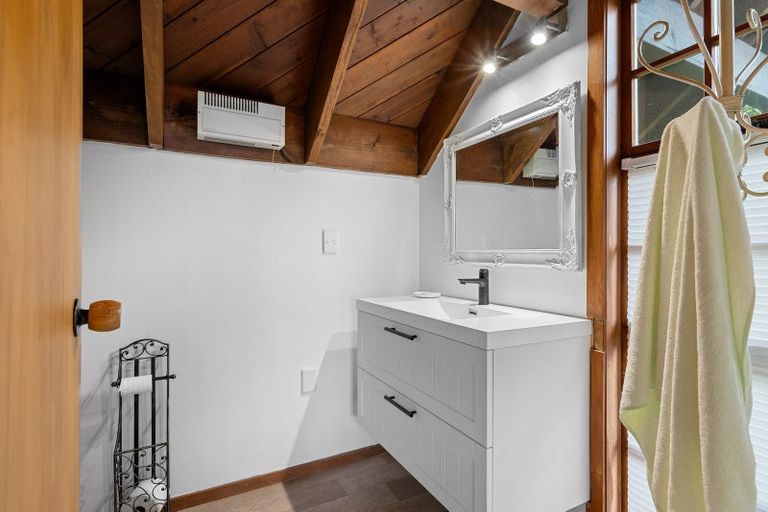 Photo of property in 261 Shakespeare Street, Leamington, Cambridge, 3432