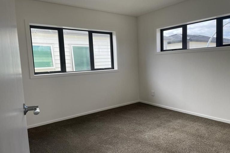 Photo of property in 2/50 Manuroa Road, Takanini, 2112