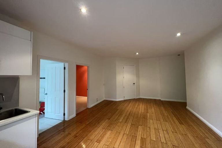 Photo of property in 19 East Coast Road, Milford, Auckland, 0620