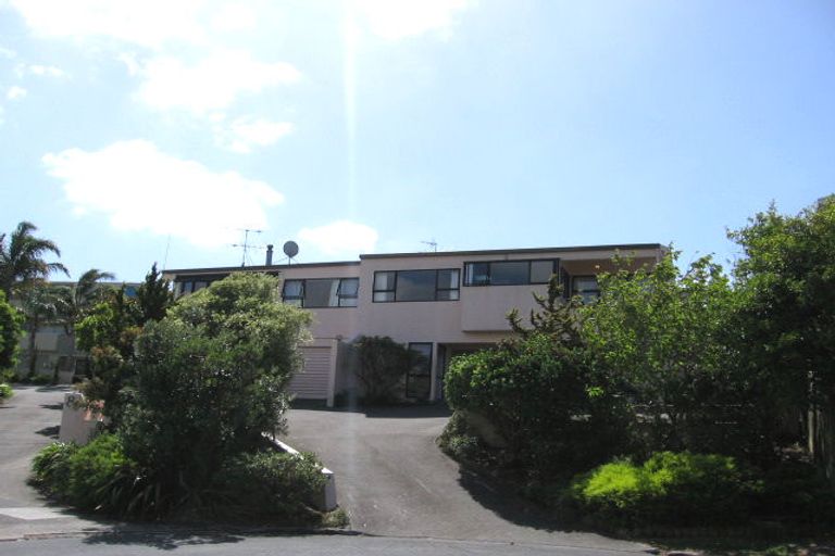 Photo of property in 3/8 City View Terrace, Birkenhead, Auckland, 0626