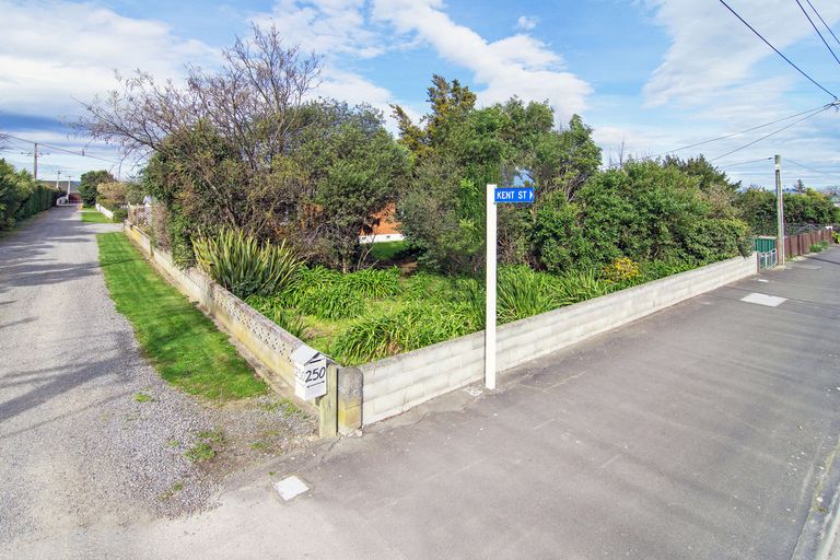 Photo of property in 248 High Street North, Carterton, 5713