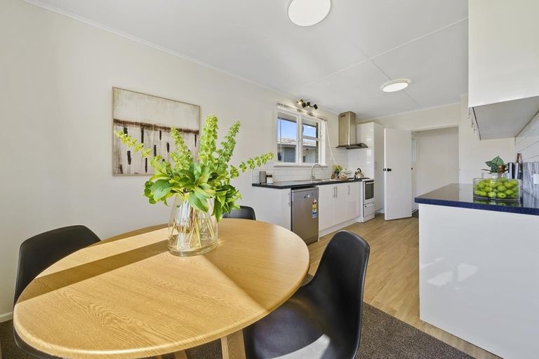 Photo of property in 5 Matthews Road, Wainuiomata, Lower Hutt, 5014