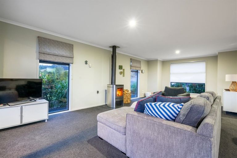 Photo of property in 42c Kaipara View Road, Helensville, 0875