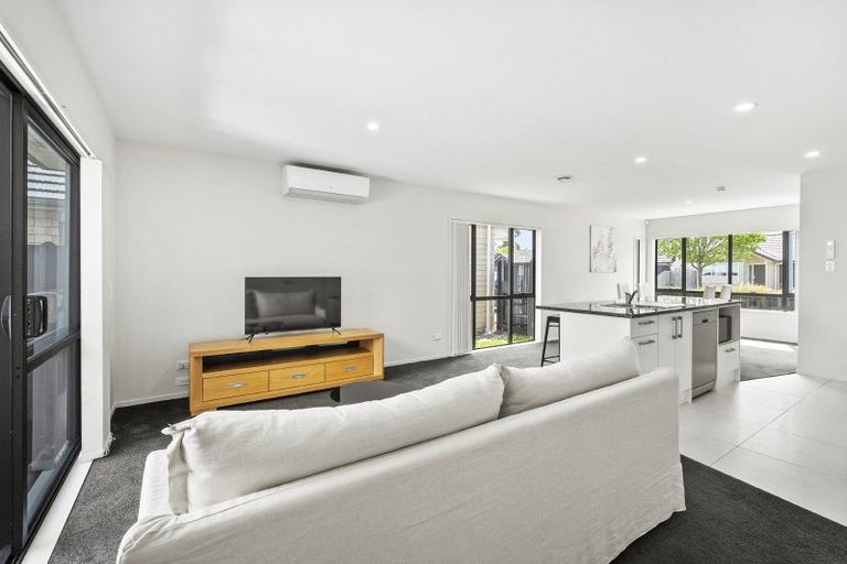 Photo of property in 27 Kotuku Crescent, Takanini, 2112