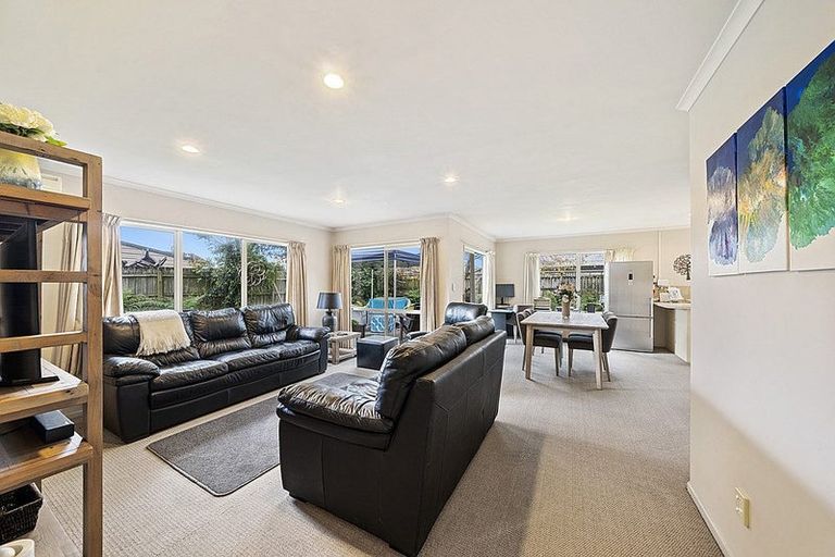 Photo of property in 8a Sandspit Road, Waiuku, 2123