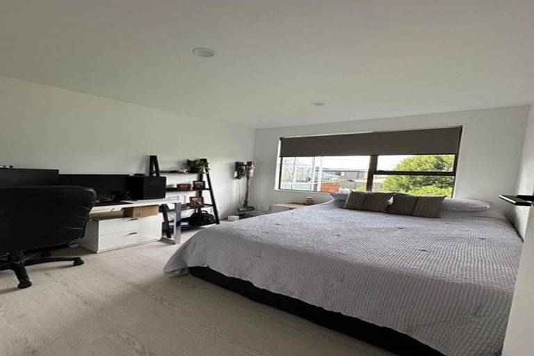 Photo of property in 2/57 Kiwi Esplanade, Mangere Bridge, Auckland, 2022