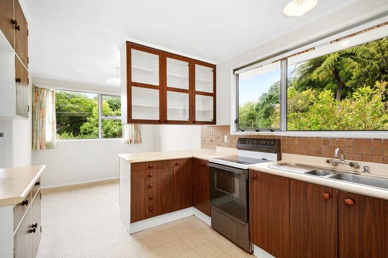 Photo of property in 94 Larsen Crescent, Tawa, Wellington, 5028
