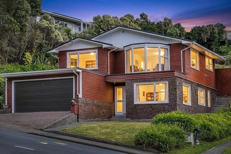 Photo of property in 98 Severn Street, Island Bay, Wellington, 6023