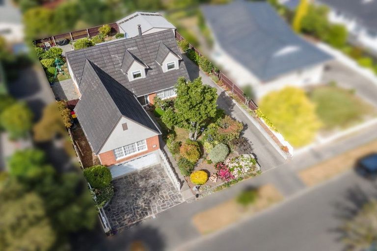 Photo of property in 32 Hillcrest Place, Avonhead, Christchurch, 8042