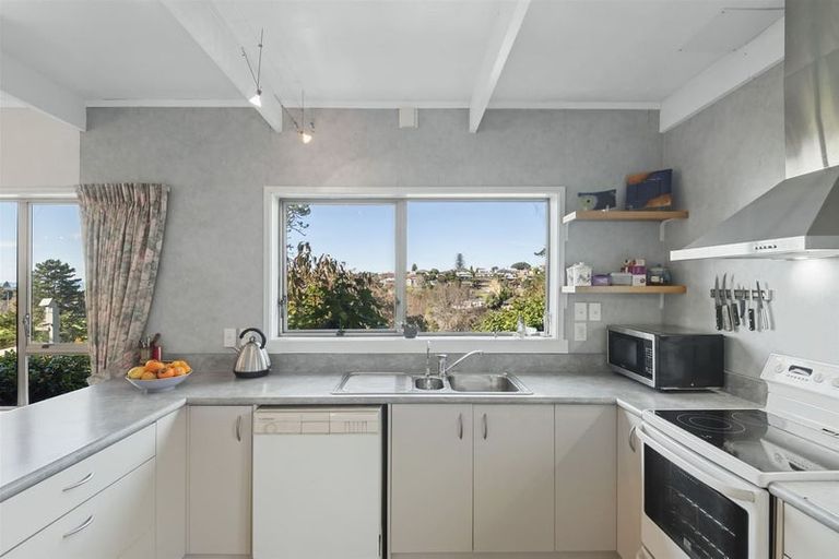 Photo of property in 2/178 Stapleford Crescent, Browns Bay, Auckland, 0630