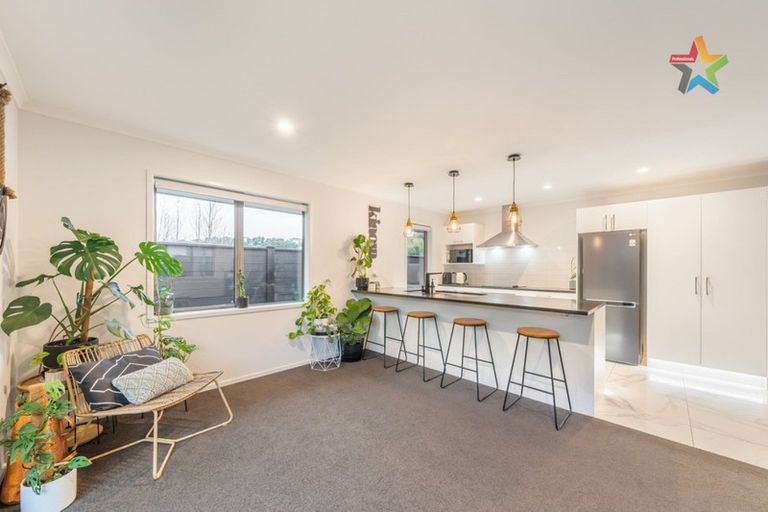 Photo of property in 2 Mooring Close, Whitby, Porirua, 5024